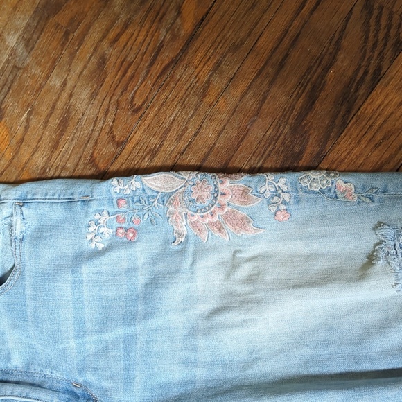 American Eagle Jeans - Picture 2 of 4